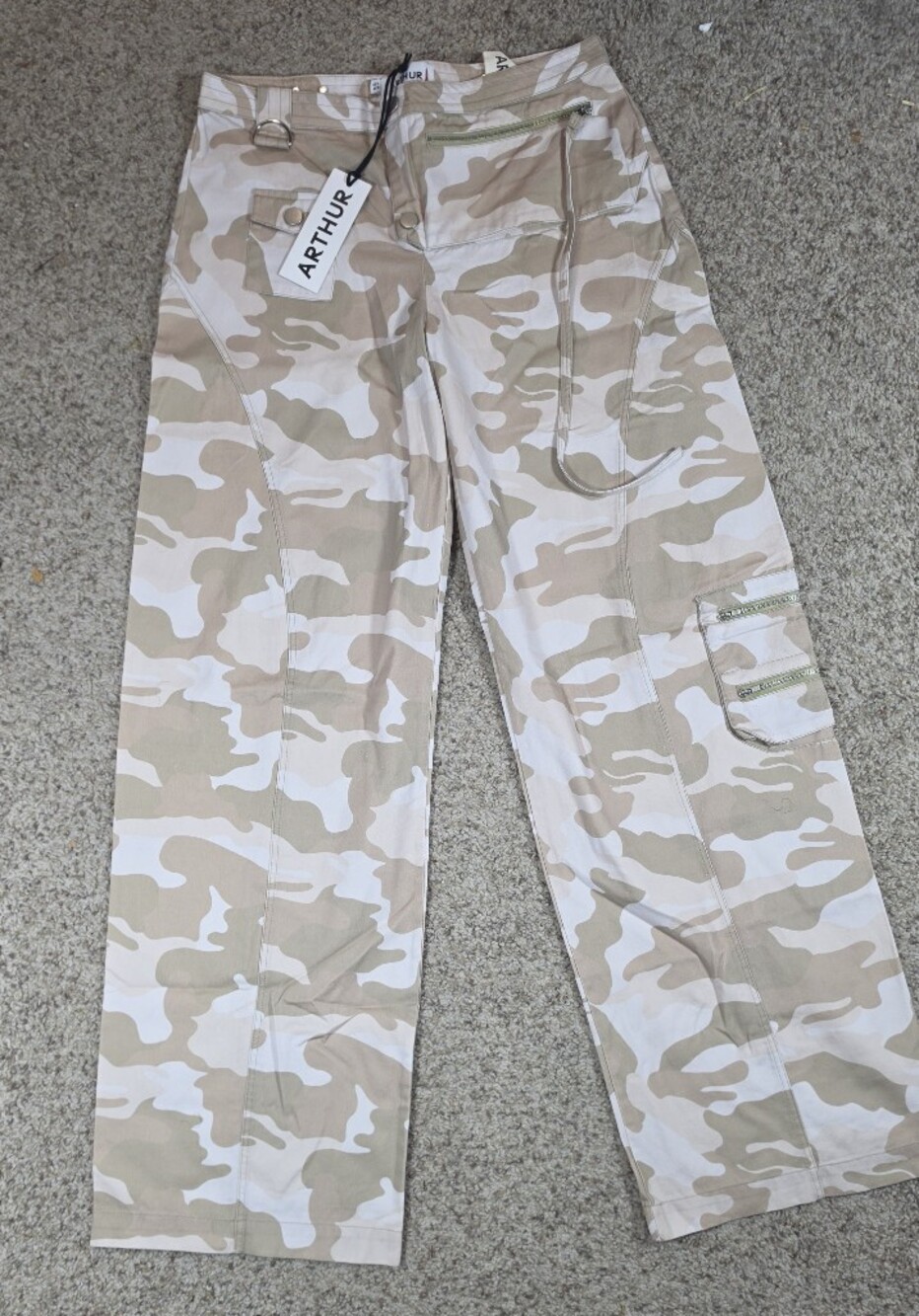 ARTHUR New With Tags Camo Cargo Pants - Size US 4 / AU 8